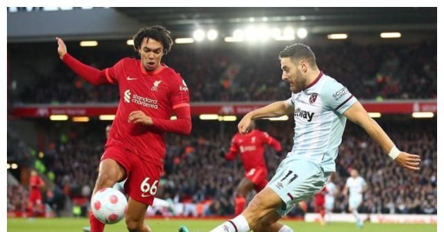 [图]主场大胜河南队 上海海港领跑联赛积分榜